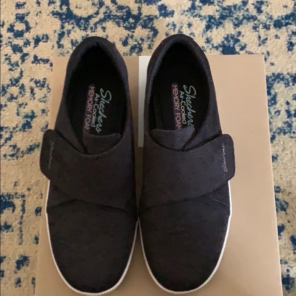 Sketchers black Air-Cooled Memory Foam shoe